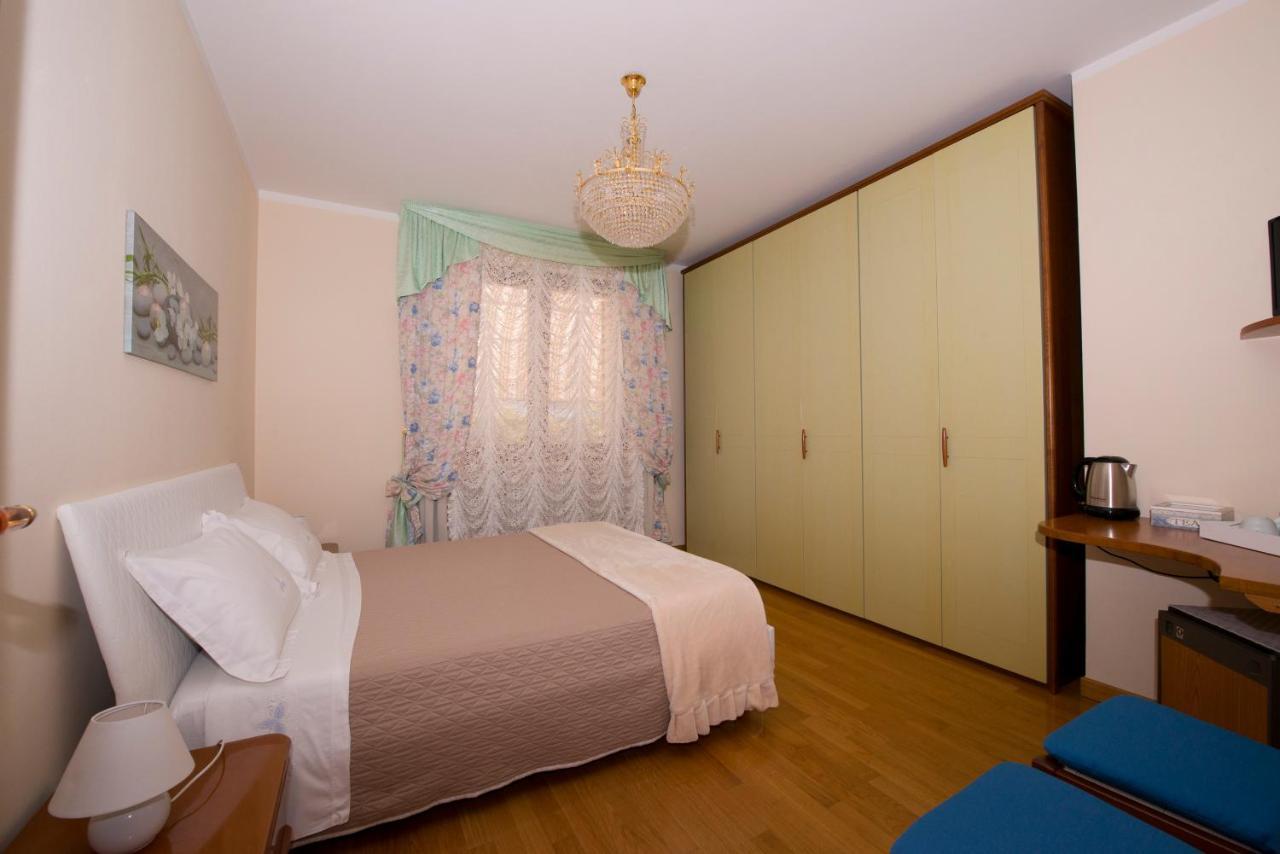 La Casa Di Pimpi Bed & Breakfast Desenzano del Garda Exterior foto